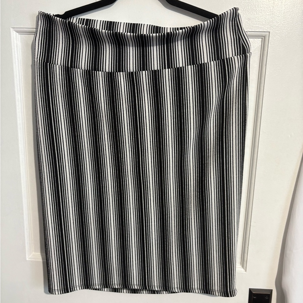 LuLaRoe Black and White Striped Pencil Skirt. Worn once. Very comfortable.